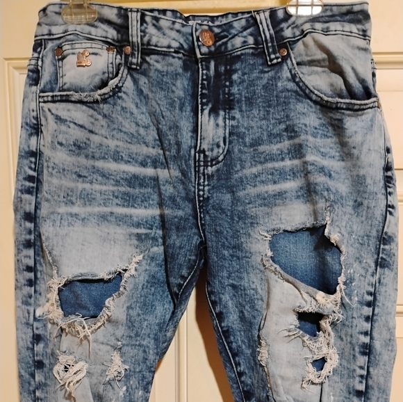 Grindhouse Distressed Blue Jeans With Metal Logo Size Of 32x32 - Picture 6 of 12